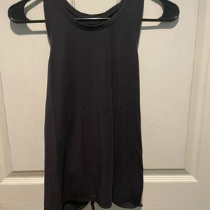 Gap workout shirt with an open back